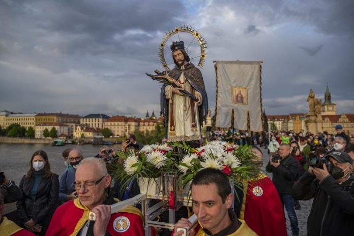 praha-procesi-nepomucky-navalis-20