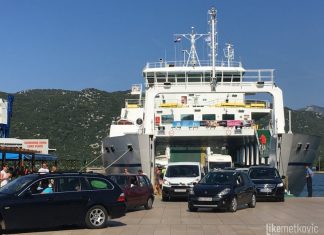 OBAVIJEST! Zbog požara na Pelješcu trajket na liniji Ploče-Trpanj vozi bez prestanka!