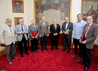 Domagoju Vidoviću i Stjepanu Šešelju uručene jubilarne povelje kao priznanje i znak zahvalnosti Hrvata u Crnoj Gori