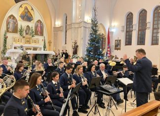 Glazba i klapska pjesma obilježile božićni koncert u Stonu