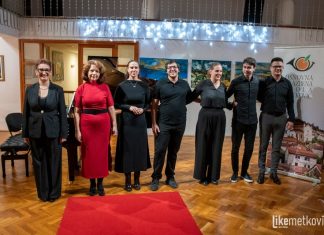Božićni koncert profesora OGŠ Metković oduševio publiku u Galeriji GKS-a
