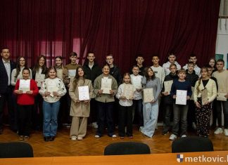 Učenicima osnovnih i srednjih škola dodijeljene nagrade za posebna postignuća