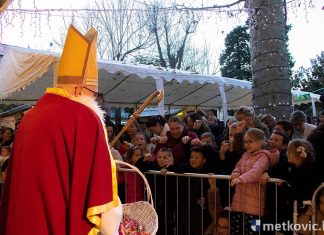 Sveti Nikola razveselio mališane u Gradskom parku
