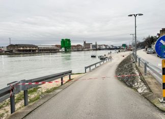 Zbog visokog vodostaja Neretve zatvoreno parkiralište na Maloj rivi