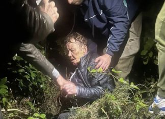 Mladići iz Trpnja spasili staricu u mrkloj noći pod pljuskom: njezin pas doveo ih do padine niz koju je skliznula…