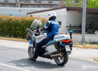 Vozač bez dozvole i na neregistriranom motociklu odbio test na droge, završio u pritvoru