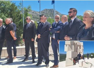 Položeni vjenci kod spomenika hrvatskim braniteljima na Vjetrenom mlinu