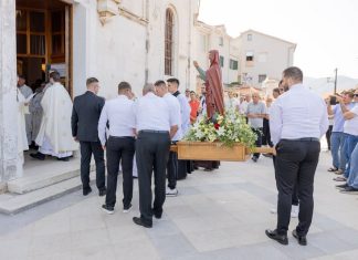Procesijom i misnim slavljem Metković proslavio svoga nebeskog zaštitnika