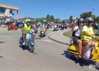 6. Susret Vespa kluba Metković: gradom je prodefilirala atraktivna kolona legendarnih talijanskih dvokotača