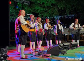 Klapa Kaše oduševila publiku na koncertu u Gradskom parku