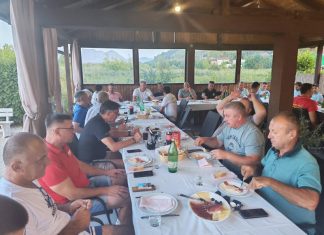 Lađarske ekipe okupile se na tradicionalnoj večeri u konobi Buđoni