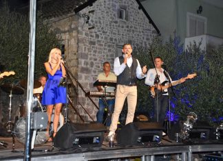 Marko Pecotić održao koncert na Naronskom trgu u Vidu