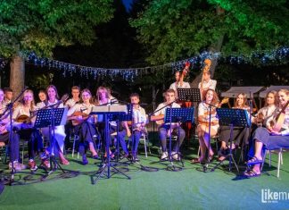 “Sjećanje na Olivera” – Mandolinski orkestar KUD-a Metković i gosti izveli Oliverove pjesme