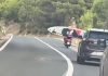 Nevjerojatna scena na Jadranskoj magistrali: žena na motoru s daskom za surfanje u rukama
