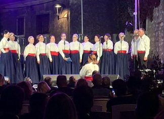 Opuzen zapjevao za Omiš: Glazbom i zajedništvom pružena pomoć stradalima u požaru