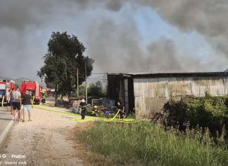 Požar kuće uz Jadransku magistralu na području Komina