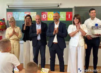Župan Blaž Pezo u Metkoviću: OŠ don Mihovila Pavlinovića dočekala 71 prvašića