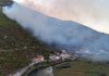 Izbio požar iznad naselja Podrujnica: vatrogasci štite kuće