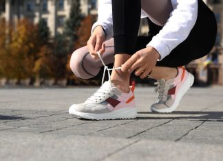 Tenisice ženske – urbani stil i crne ženske tenisice za opušten dan